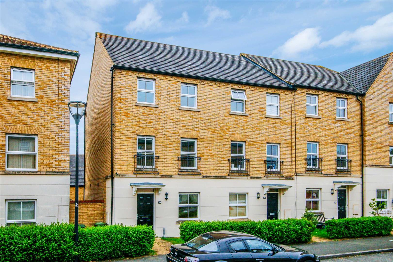 4 bed property in Harlow Crescent, Milton Keynes